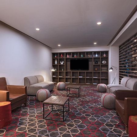 Four Points By Sheraton Galerias Монтеррей Экстерьер фото Library