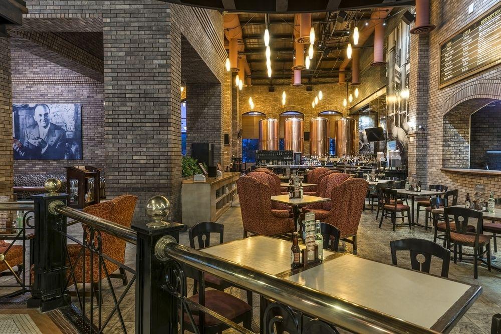 Four Points By Sheraton Galerias Монтеррей Экстерьер фото The interior of the brewery