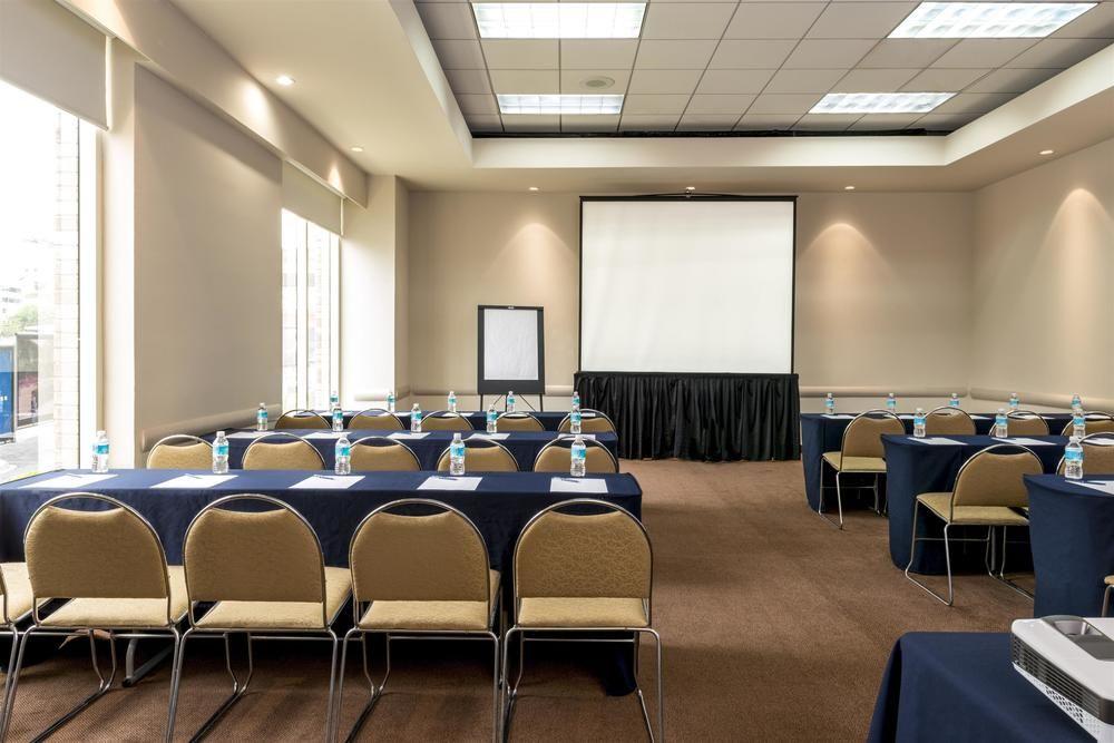 Four Points By Sheraton Galerias Монтеррей Экстерьер фото Meeting room