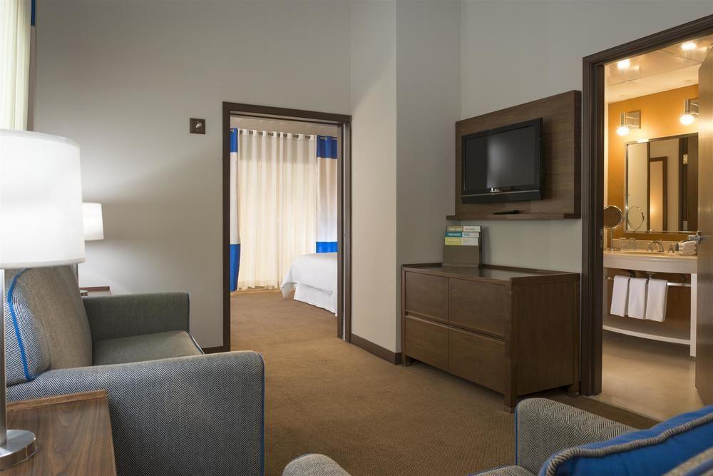 Four Points By Sheraton Galerias Монтеррей Экстерьер фото A typical suite at the Residence Inn