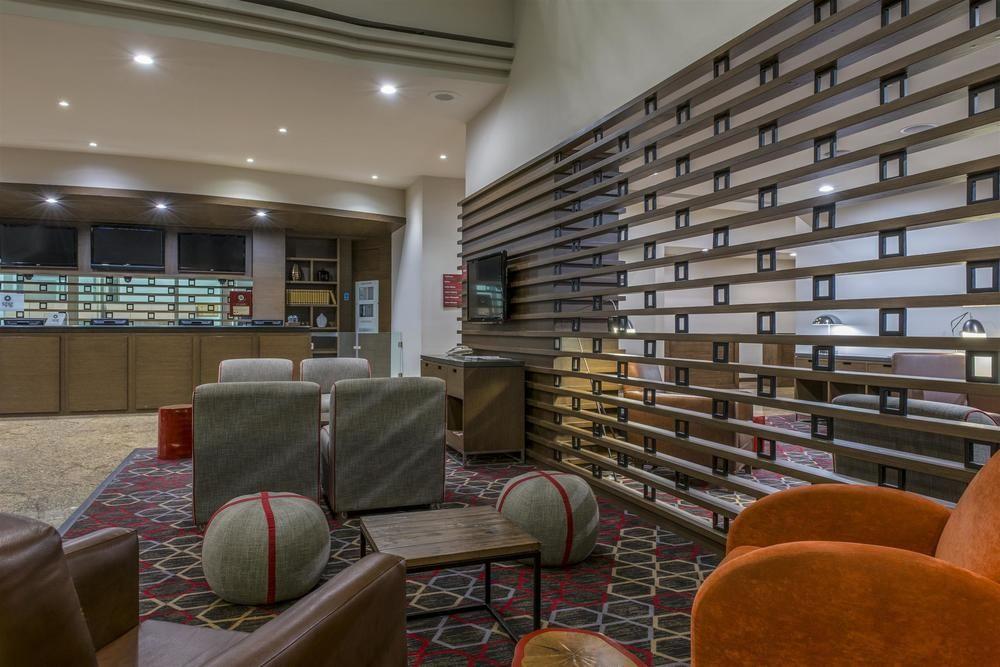 Four Points By Sheraton Galerias Монтеррей Экстерьер фото The lounge at the airport