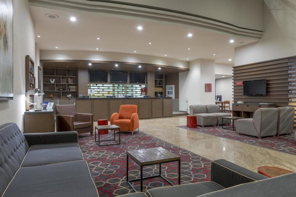 Four Points By Sheraton Galerias Монтеррей Экстерьер фото The lounge at the airport