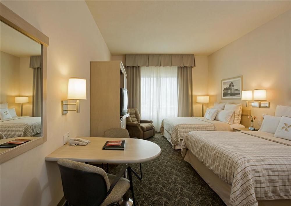 Four Points By Sheraton Galerias Монтеррей Номер фото A typical hotel room