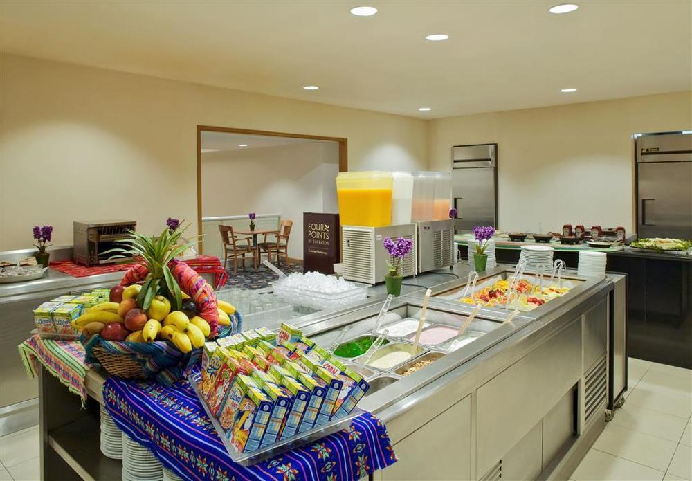 Four Points By Sheraton Galerias Монтеррей Ресторан фото A salad bar