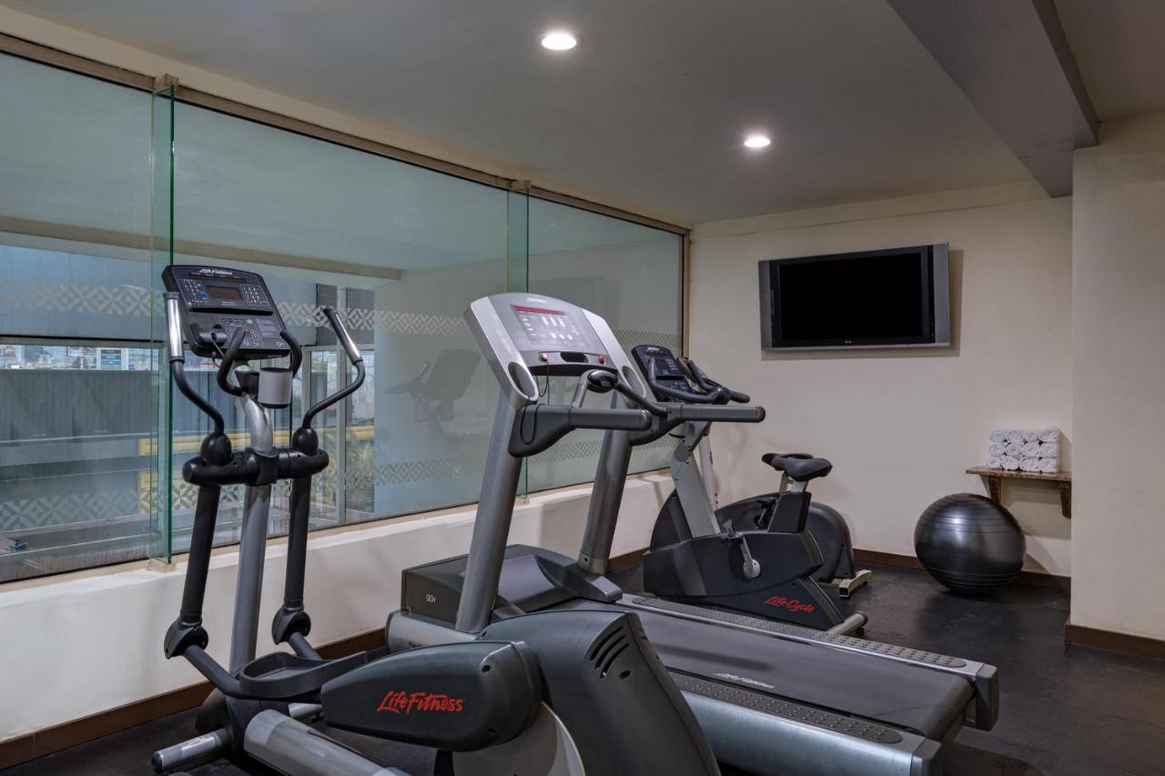 Four Points By Sheraton Galerias Монтеррей Экстерьер фото The gym at the hotel