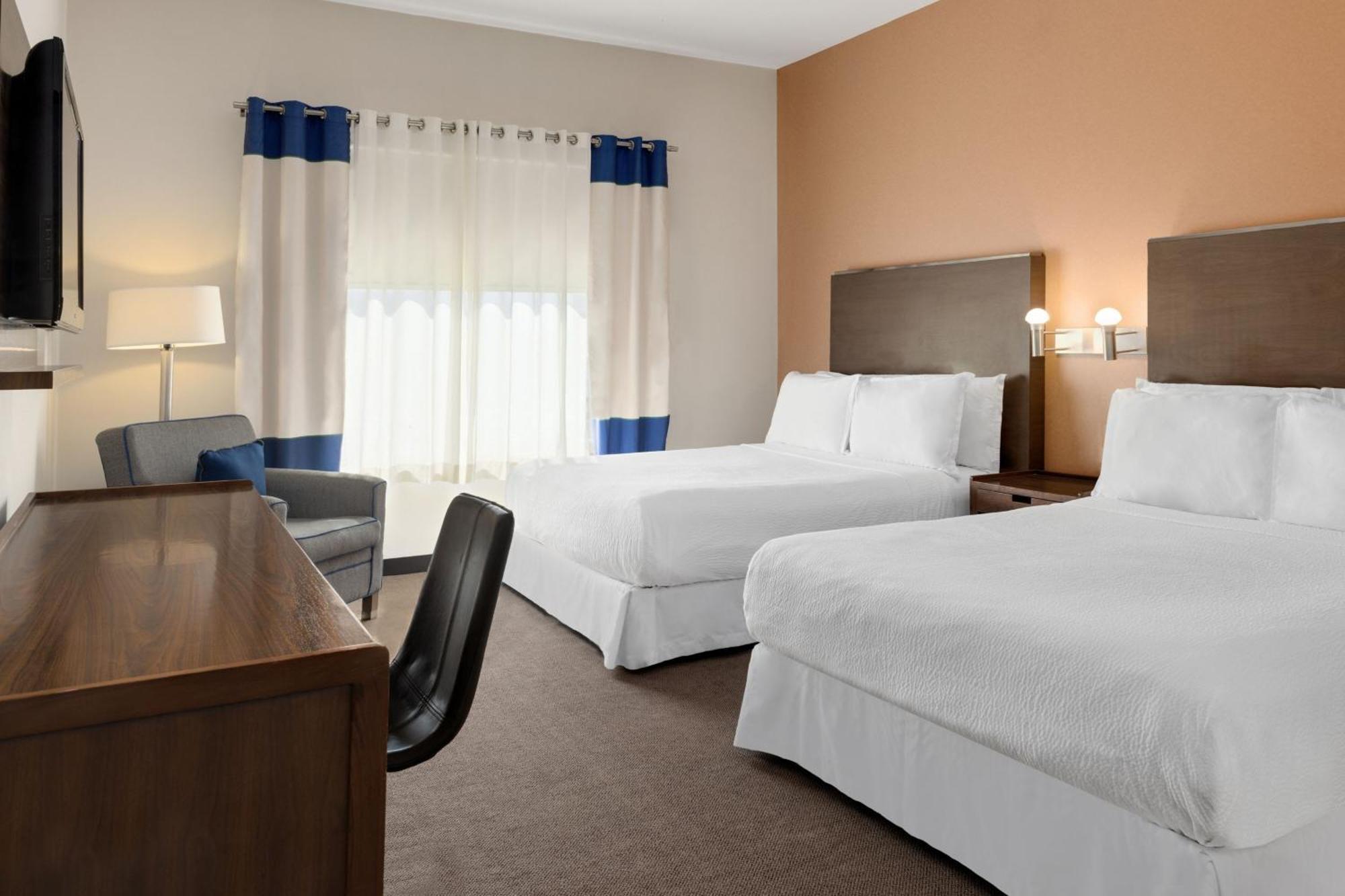 Four Points By Sheraton Galerias Монтеррей Экстерьер фото A typical guest room at an extended stay hotel