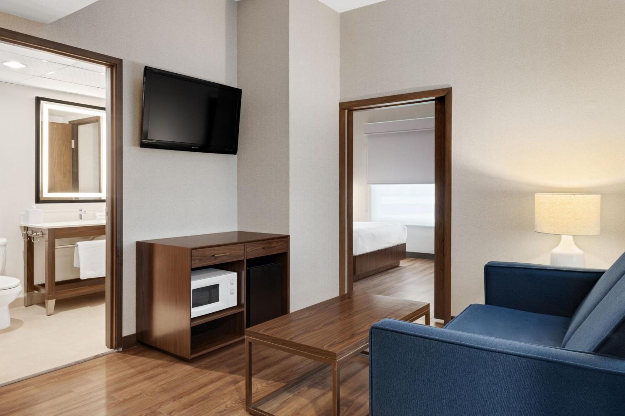 Four Points By Sheraton Galerias Монтеррей Экстерьер фото A suite at the Hilton Garden Inn in San Francisco