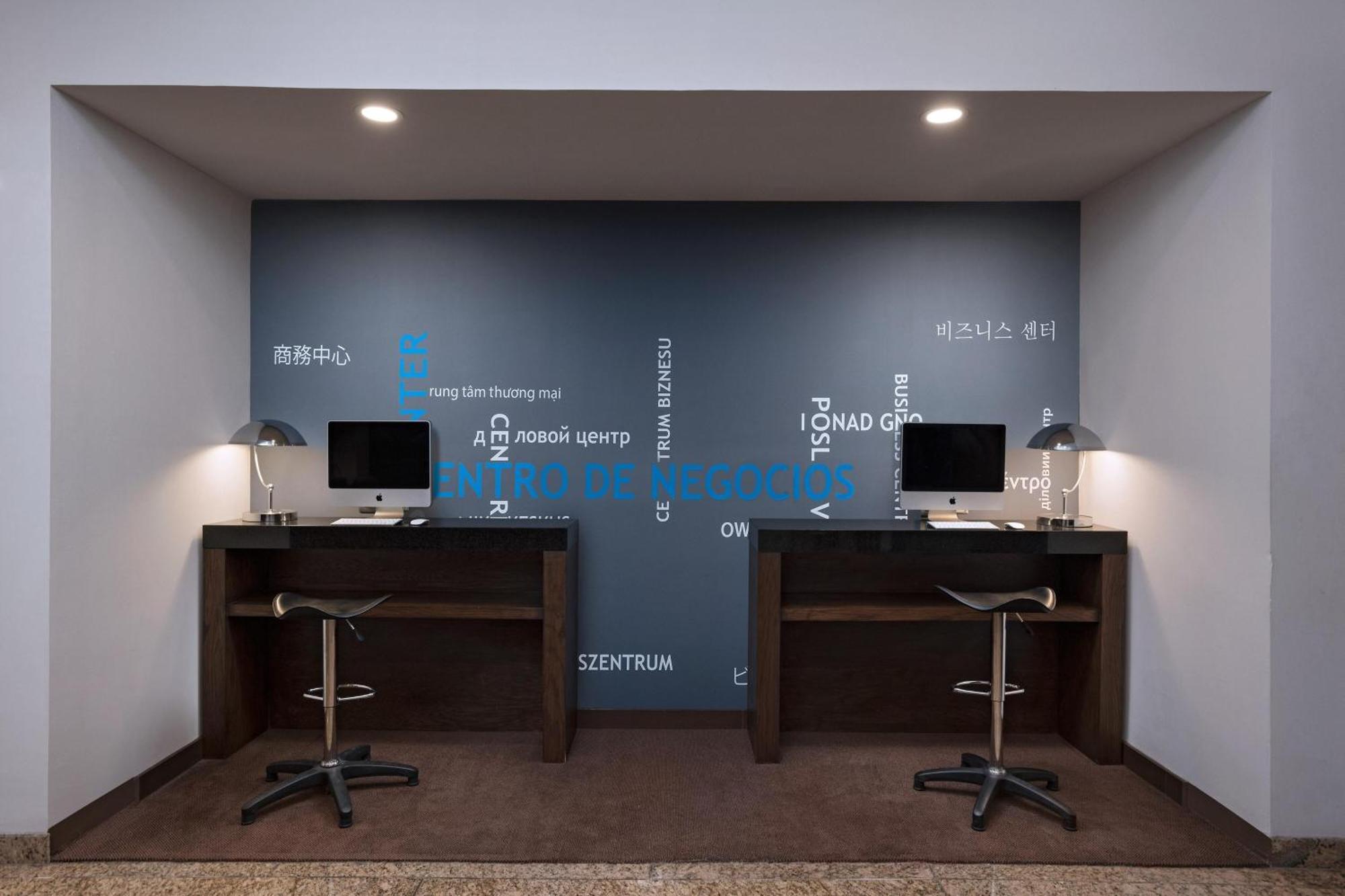 Four Points By Sheraton Galerias Монтеррей Экстерьер фото Business center